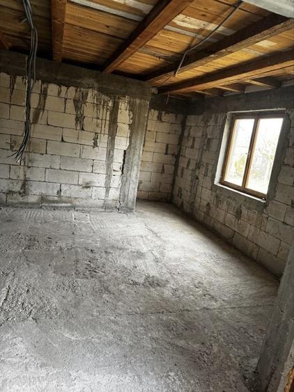 Casă cu 4 camere în Vânători