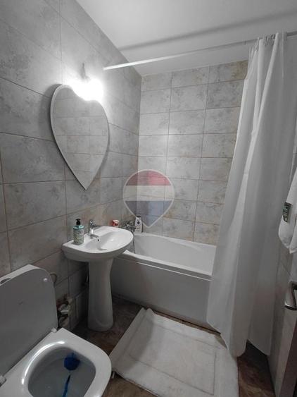Apartament cu 2 camere semidecomandat, mobilat în Titan