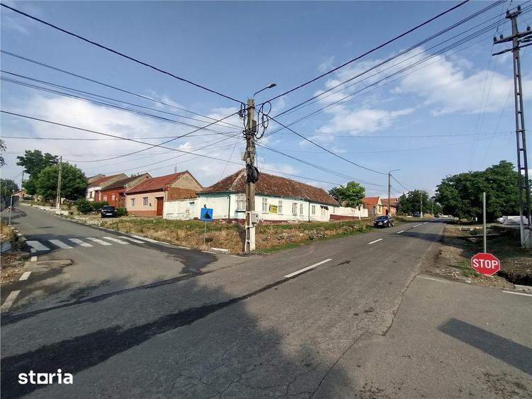 Casă cu 7 camere cu Teren 546 Mp în Socol