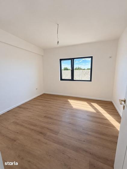 Casă cu 4 camere cu Teren 400 Mp în Domnești