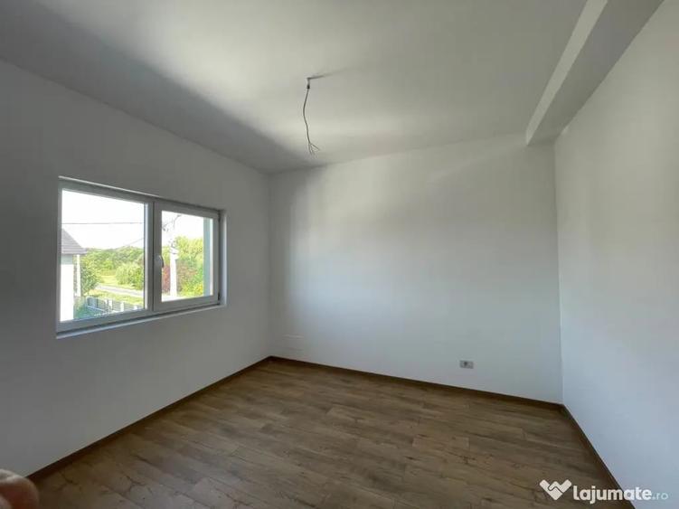 Casă cu 5 camere cu Teren 299 Mp în Ghiroda