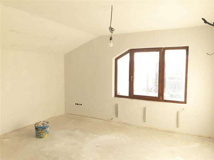 Casă individuală cu 5 camere cu Teren 1480 Mp în Biharia