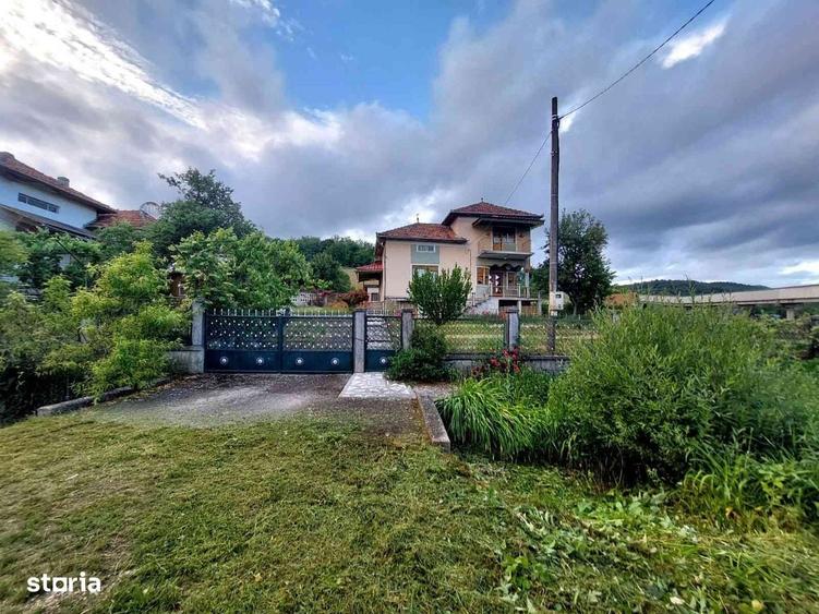 Casă cu 3 camere în Băița