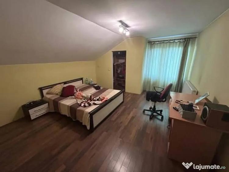 Casă cu 4 camere cu Teren 500 Mp în Malu Mare