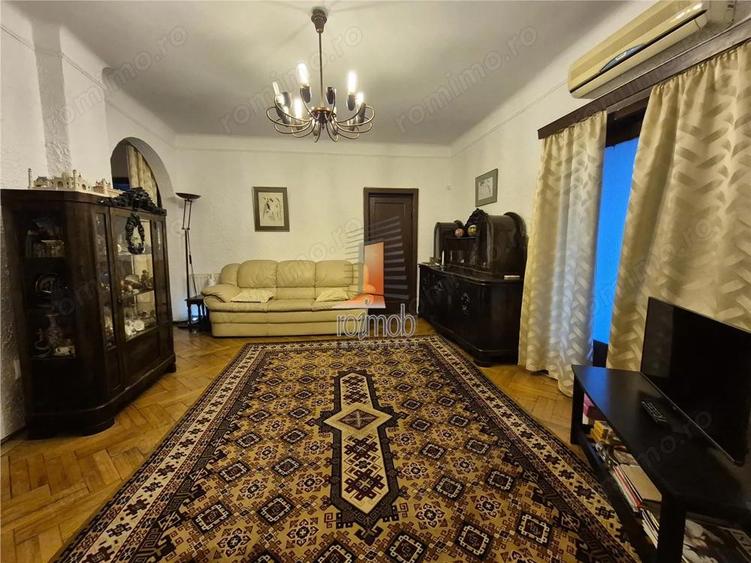 Apartament cu 6 camere în Turda