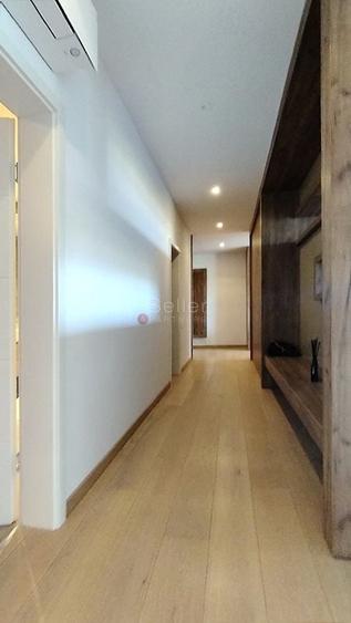 Apartament cu 3 camere semidecomandat, mobilat în Central