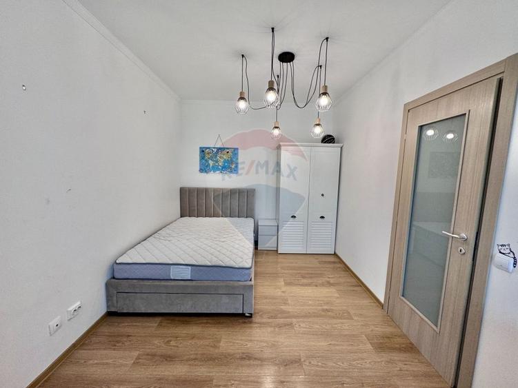 Apartament cu 4 camere decomandat, mobilat în Sebastian
