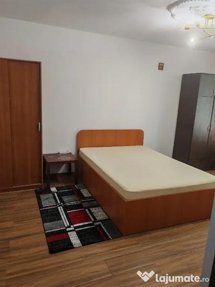 Garsonieră decomandată în Gorjului