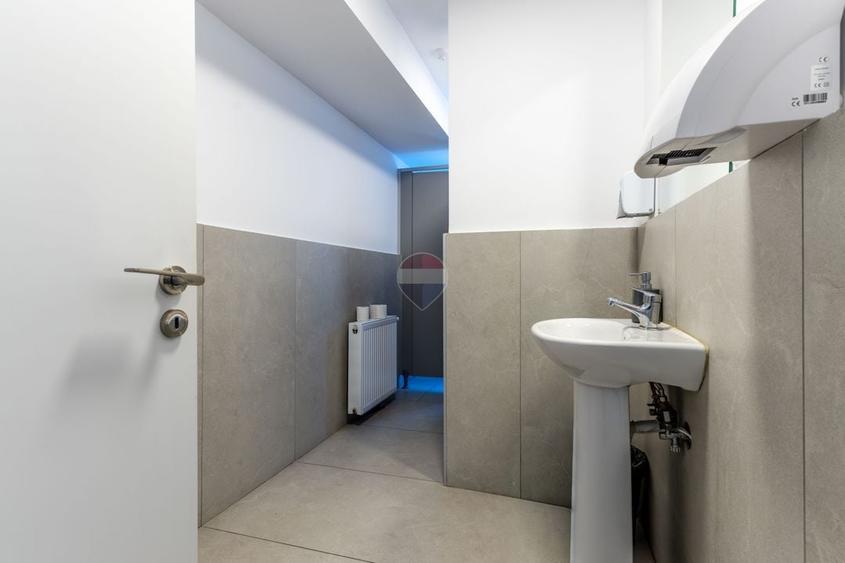 Birou, de 132.89999389648 mp, în Semicentral