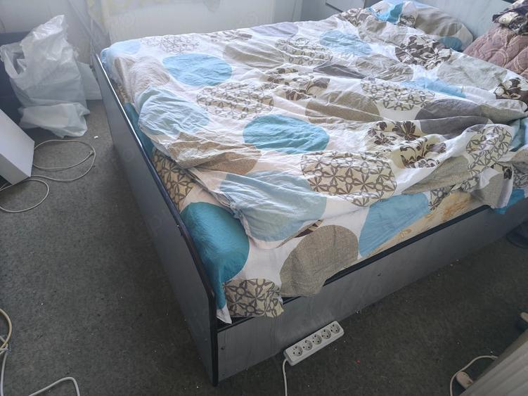 Apartament cu 3 camere nedecomandat în Micro 17