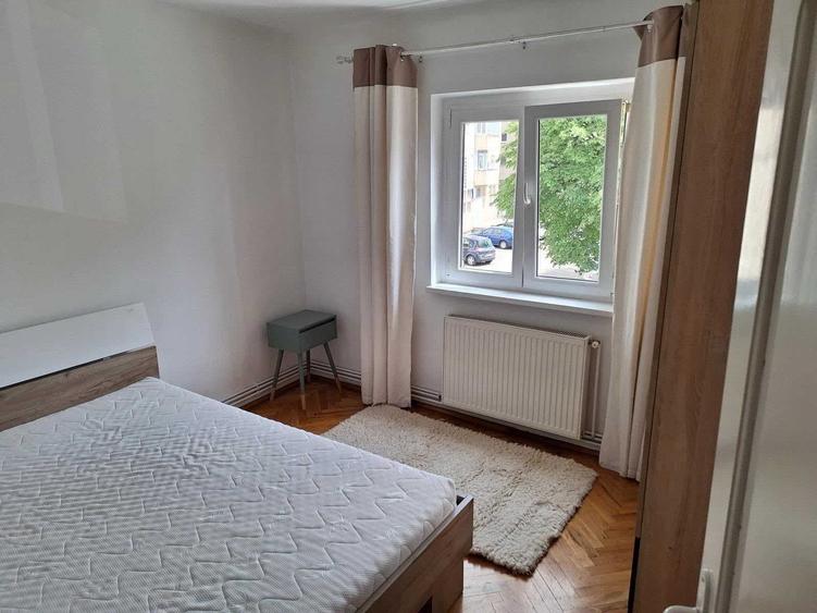 Apartament cu 3 camere decomandat în Turnișor
