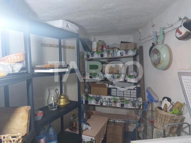 Casă cu Teren 50 Mp în Sadu