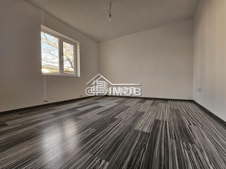 Casă cu 2 camere cu Canalizare în Central