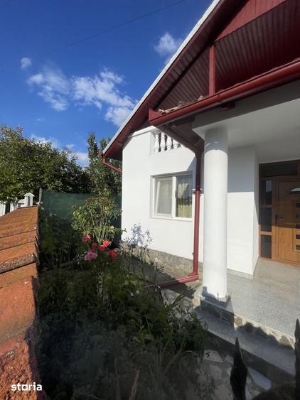 Casă cu 3 camere cu Teren 2300 Mp în Central