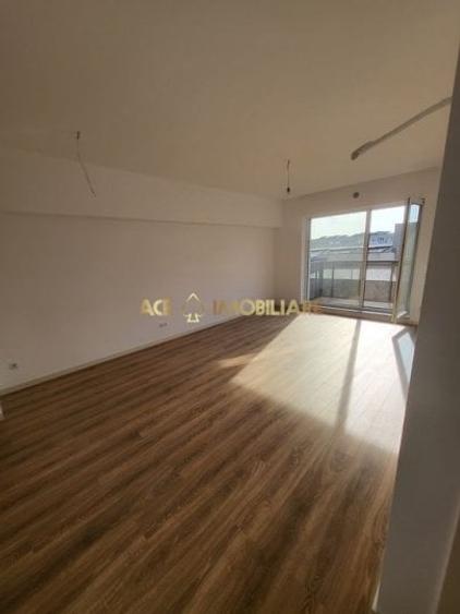 Apartament cu 2 camere semidecomandat în Ghencea
