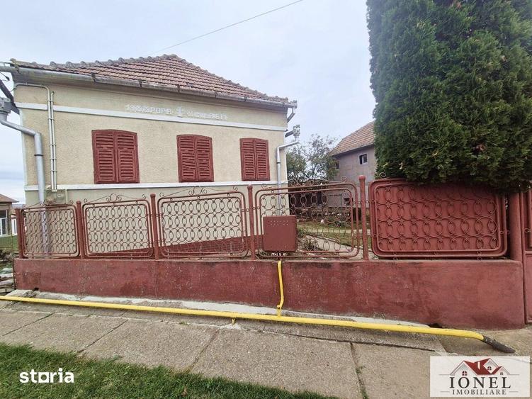 Casă cu 4 camere cu Teren 2038 Mp în Jidvei