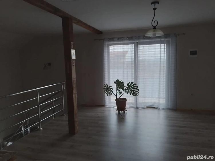 Casă cu Teren 200 Mp în Hinova