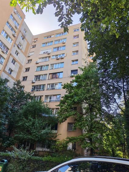 Apartament cu 3 camere semidecomandat în Drumul Taberei