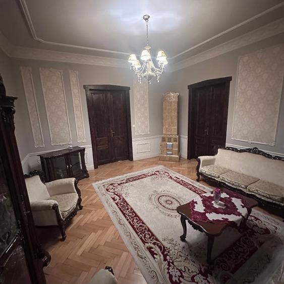 Apartament cu 3 camere decomandat, mobilat în Sinaia