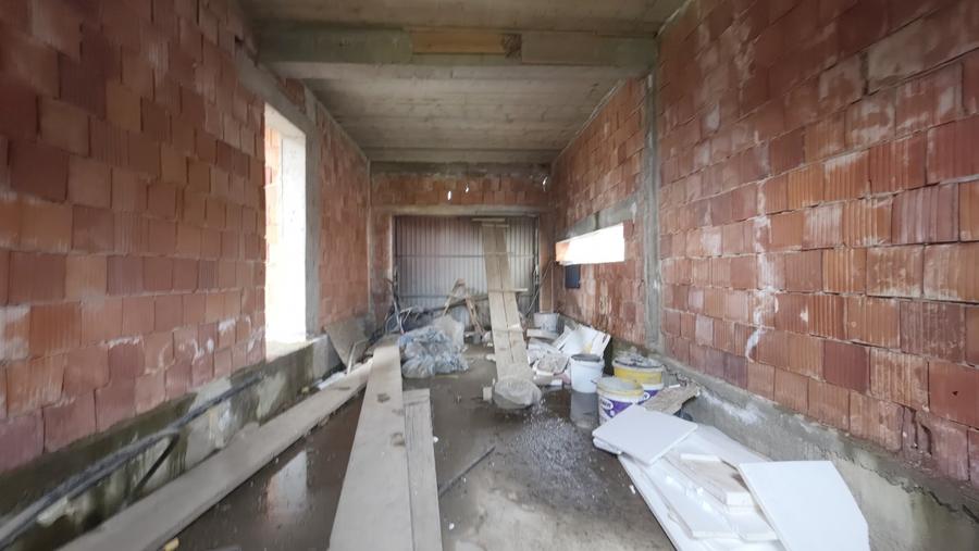 Casă individuală cu 6 camere cu Canalizare în Curtici