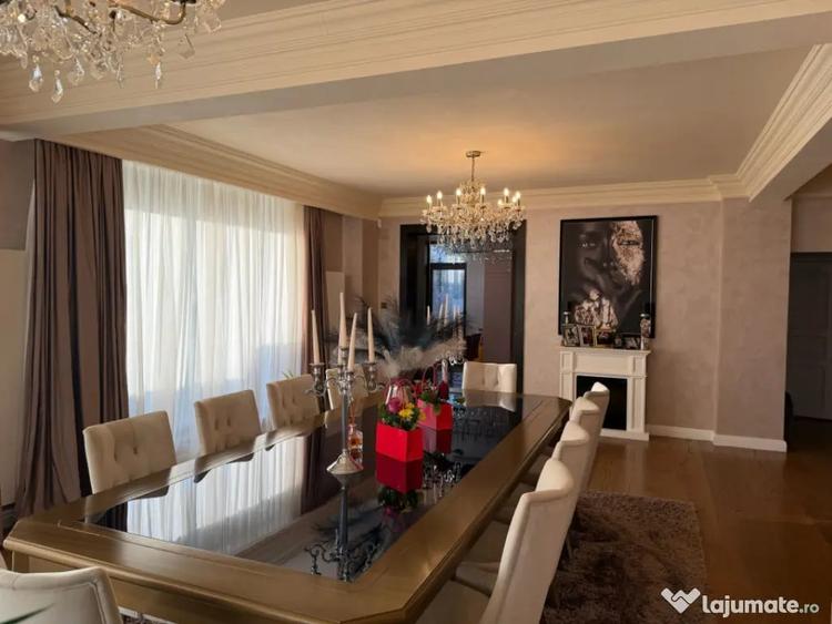 Casă cu 7 camere cu Teren 800 Mp în Central