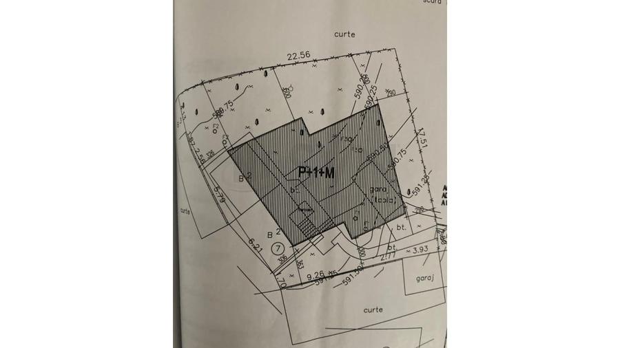 Casă individuală cu 9 camere cu Canalizare în Centrul Istoric