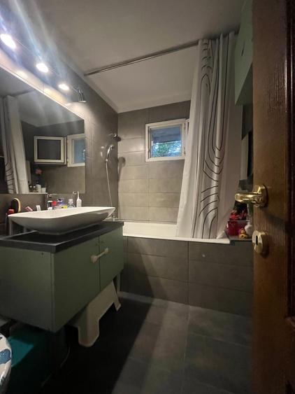 Apartament cu 2 camere decomandat în Văcăresti