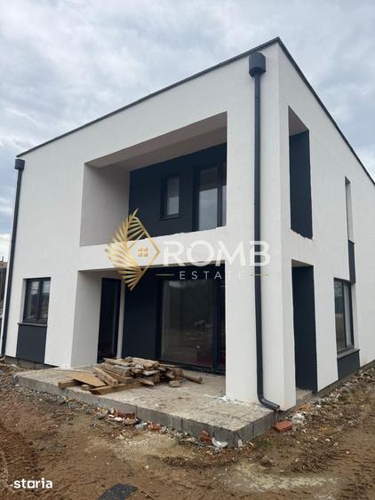 Casă cu 5 camere decomandat cu Teren 420 Mp în Florești