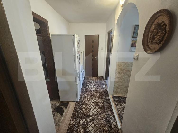 Apartament cu 4 camere semidecomandat, mobilat în Beclean