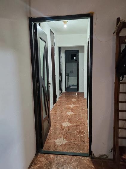 Apartament cu 4 camere semidecomandat în Central