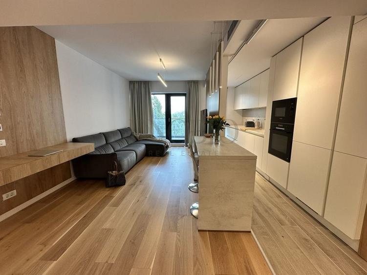 Apartament cu 2 camere decomandat în P-ta Presei Libere