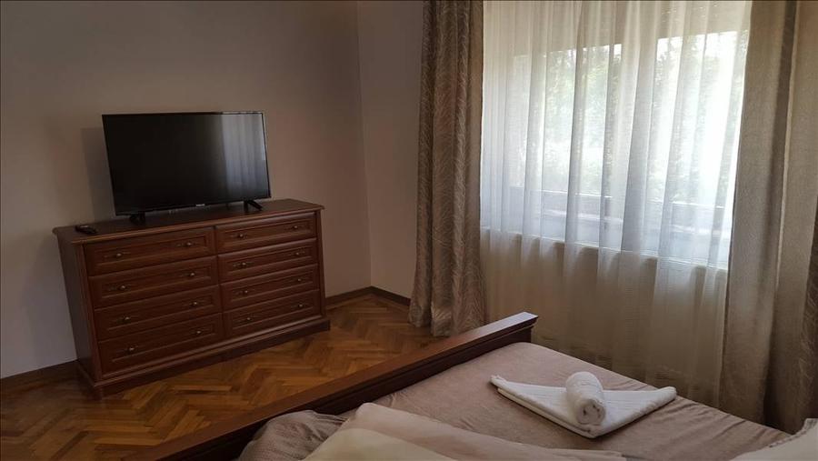 Casă cu 3 camere cu Canalizare în Periferie