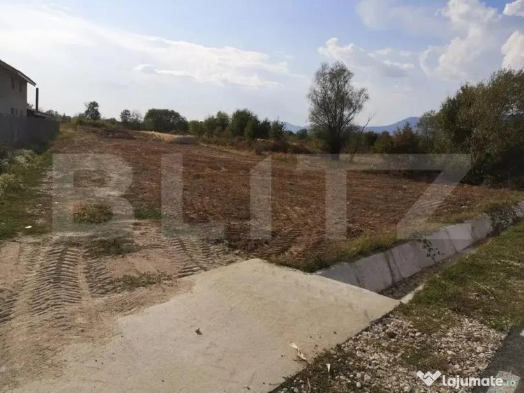 Teren de 2670 mp, în Debarcader