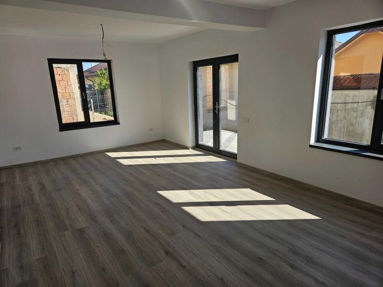 Casă cu 4 camere în Clinceni