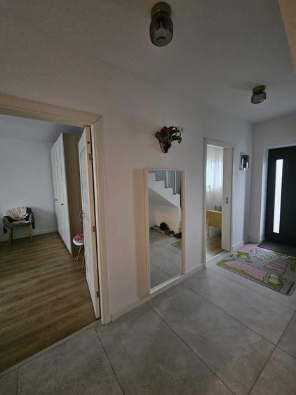 Casă cu 4 camere în Brănești