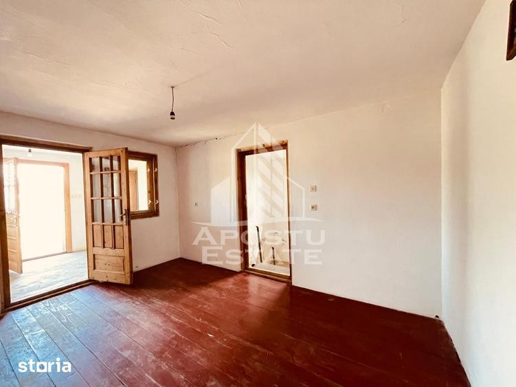 Casă cu 2 camere cu Teren 1472 Mp în Central
