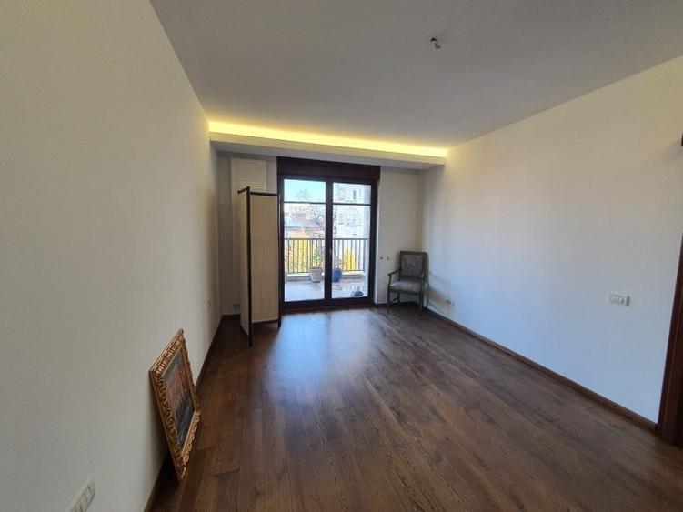 Apartament cu 4 camere în P-ța Romană