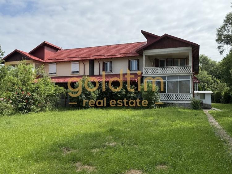 Casă individuală cu 7 camere cu Canalizare în Cornu
