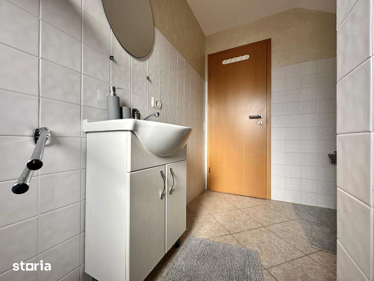Casă cu 5 camere cu Teren 280 Mp în Central