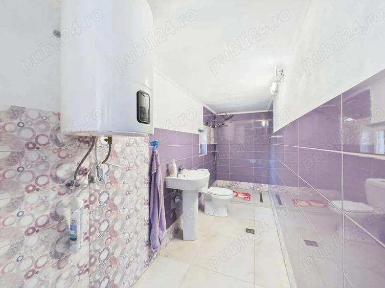 Casă cu 3 camere cu Teren 1438 Mp în Turnu