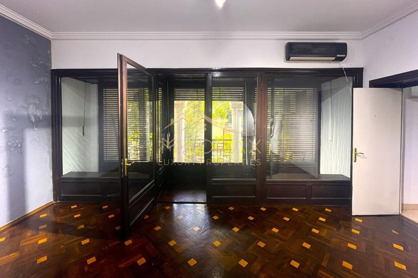 Apartament cu 5 camere decomandat în P-ța Romană