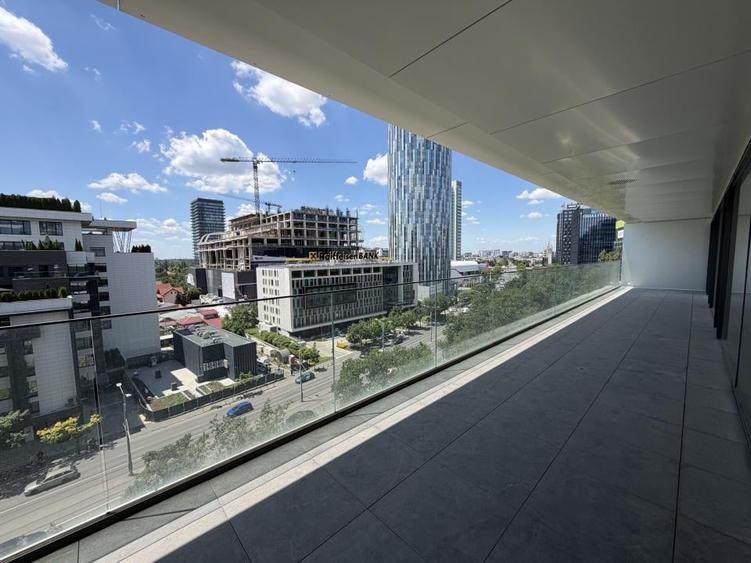 Apartament cu 4 camere decomandat în Floreasca