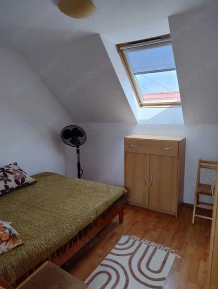 Casă cu 4 camere decomandat în Petrești