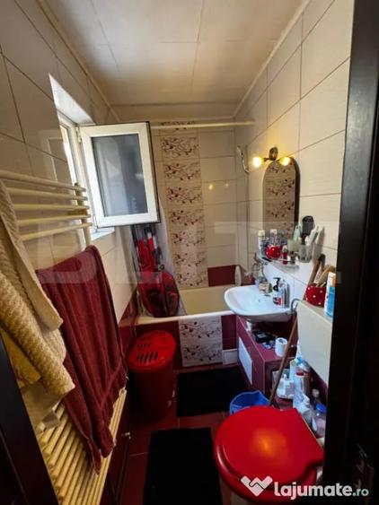 Apartament cu 3 camere semidecomandat în Mureșeni