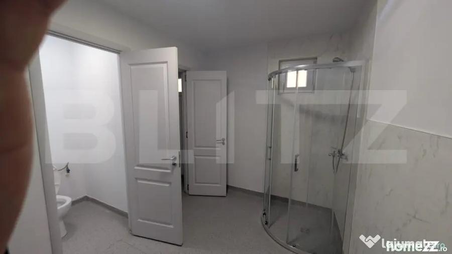 Spațiu comercial, de 450 mp, în Micro 6