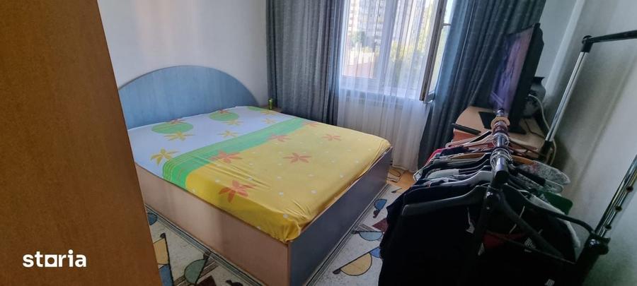 Apartament cu 3 camere semidecomandat în Pantelimon