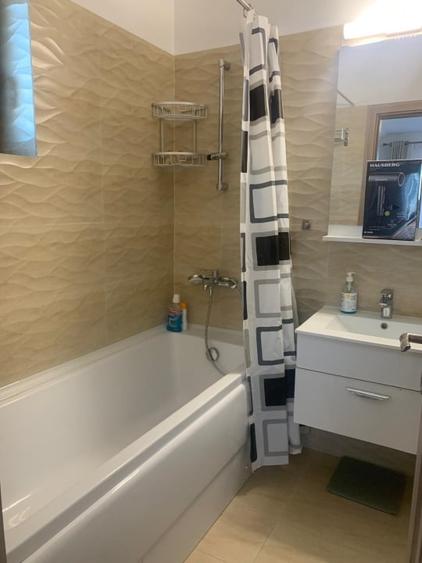 Apartament cu 3 camere decomandat, mobilat în Calea București