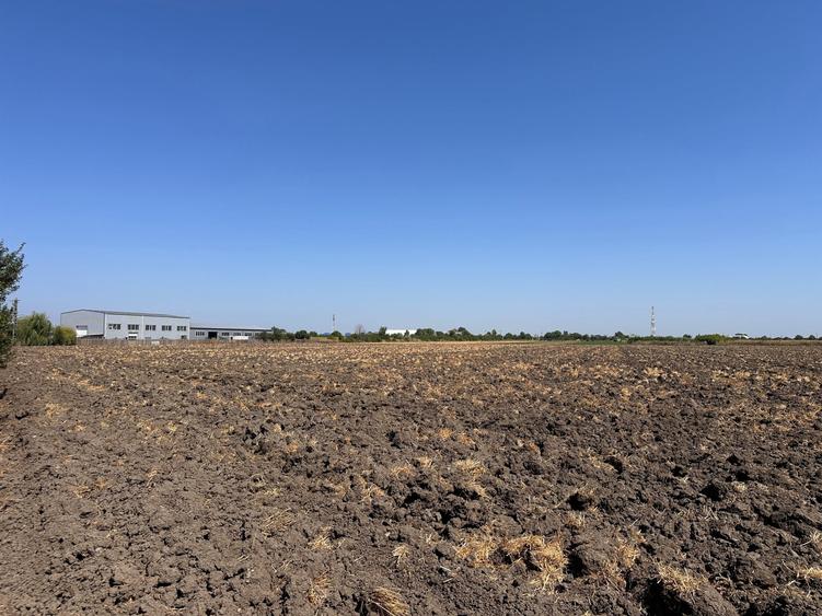 Teren Construcții intravilan de 5600 mp, în Periferie