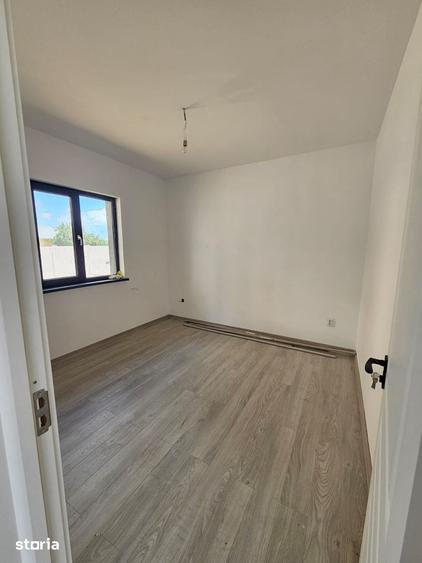 Casă cu 3 camere cu Teren 322 Mp în Ișalnița