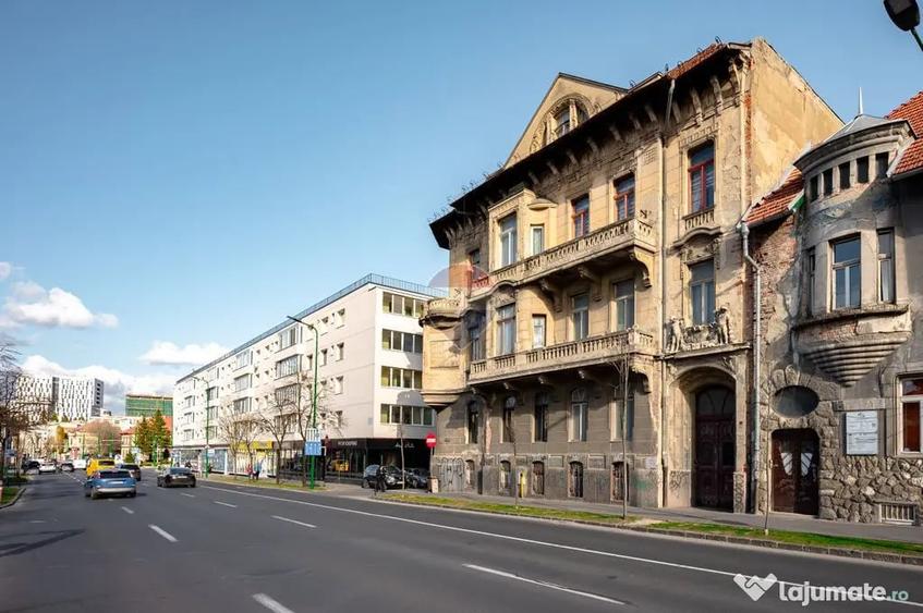 Apartament cu 3 camere decomandat în Centrul Istoric